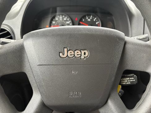 Used 2009 Jeep Patriot Sport FWD image 32