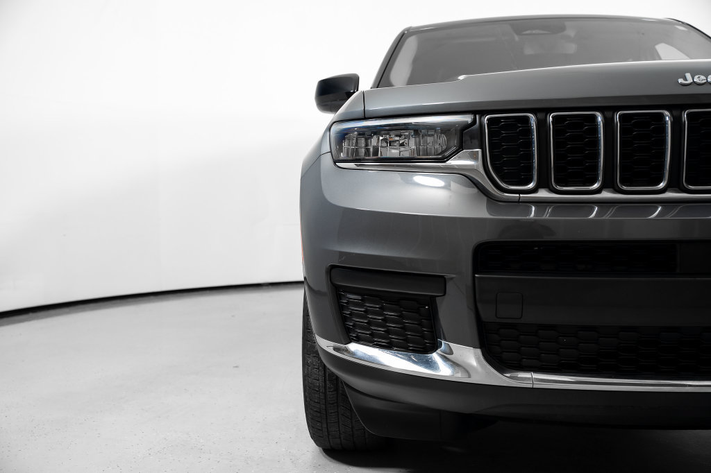 Used 2023 Jeep Grand Cherokee L Laredo w/ Luxury Tech Group I AWD/4WD image 16