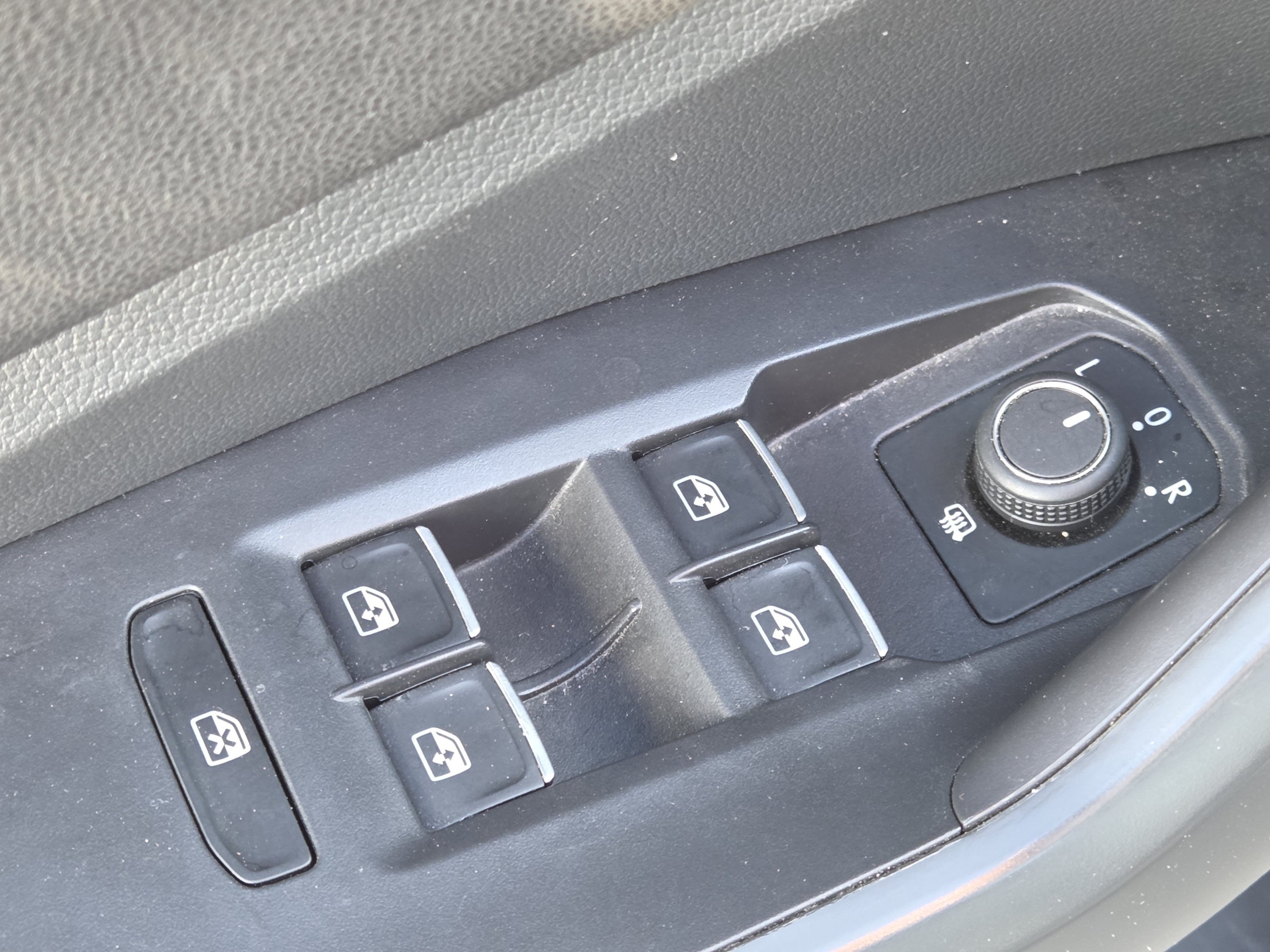 Used 2025 Volkswagen Jetta Sport FWD image 25