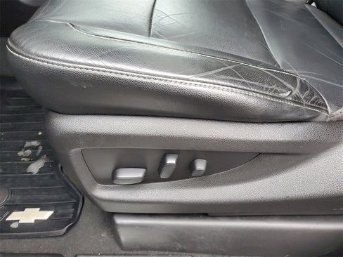 Used 2019 Chevrolet Suburban LT image 7