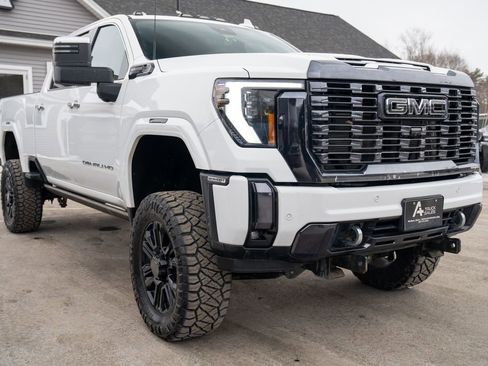 Used 2024 GMC Sierra 2500 Denali Ultimate w/ Snow Plow Prep/Camper Package image 8