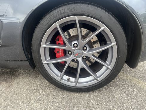 Used 2010 Chevrolet Corvette Z06 w/ Preferred Equipment Group RWD image 10