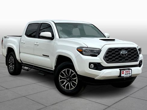 Used 2022 Toyota Tacoma TRD Sport w/ Technology Package RWD image 3