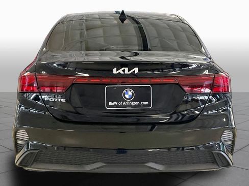 Used 2022 Kia Forte LXS w/ LXS Technology Package FWD image 4