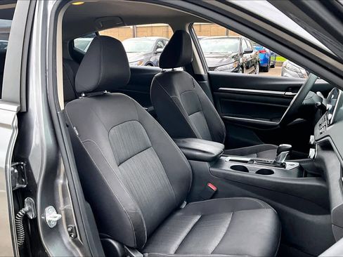 Certified 2022 Nissan Altima 2.5 SV FWD image 9