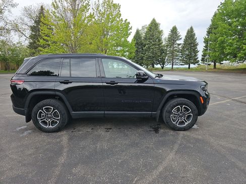 Used 2022 Jeep Grand Cherokee Trailhawk w/ Advanced Protech Group II AWD/4WD image 7
