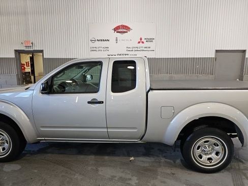 Used 2015 Nissan Frontier S image 6