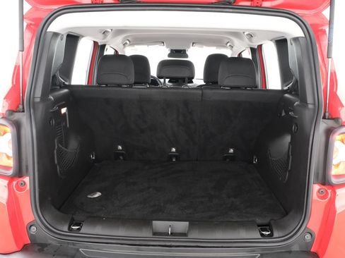 Used 2019 Jeep Renegade Latitude w/ Cold Weather Group FWD image 36