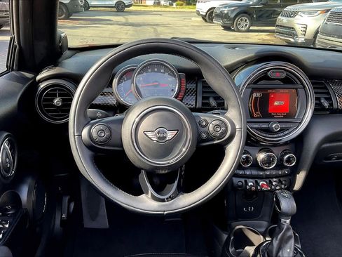 Used 2017 MINI Cooper S image 8