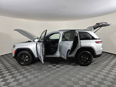 New 2025 Jeep Grand Cherokee Altitude image 16