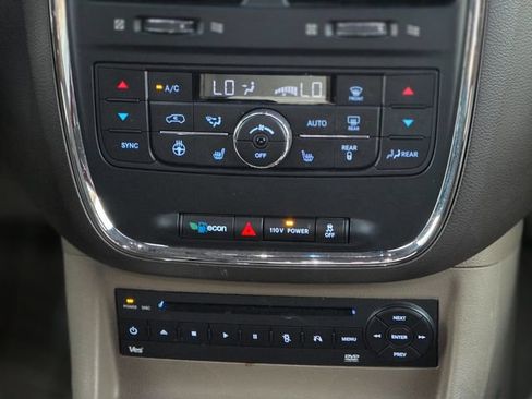 Used 2012 Chrysler Town & Country Limited w/ Luxury Group FWD image 23