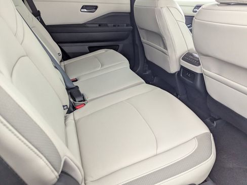 New 2025 Nissan Pathfinder SL image 28