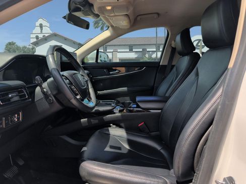 Used 2022 Lincoln Nautilus FWD w/ Premium Package image 11
