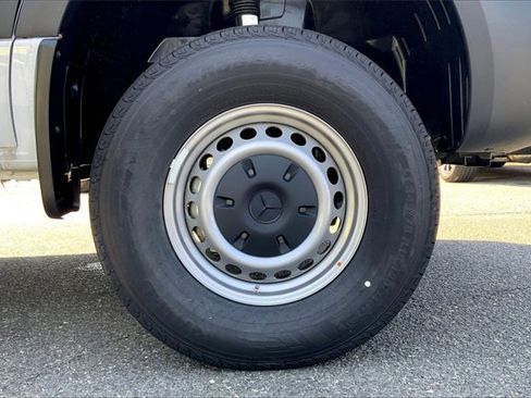 Used 2024 Mercedes-Benz Sprinter 2500 image 9