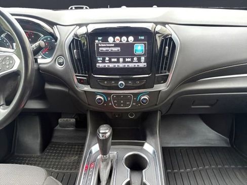 Used 2018 Chevrolet Traverse LT FWD image 11