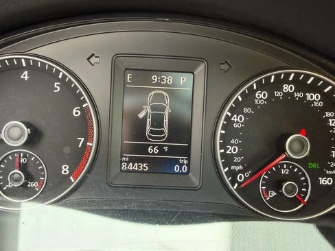 Used 2014 Volkswagen Eos FWD image 25