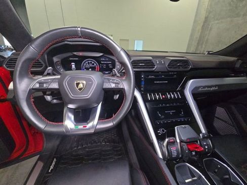 Used 2022 Lamborghini Urus AWD/4WD image 3
