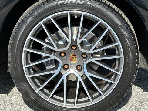 Certified 2021 Porsche Cayenne image 28