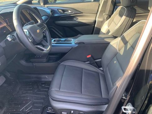 Used 2025 Chevrolet Equinox EV LT w/ Convenience Package II FWD image 3