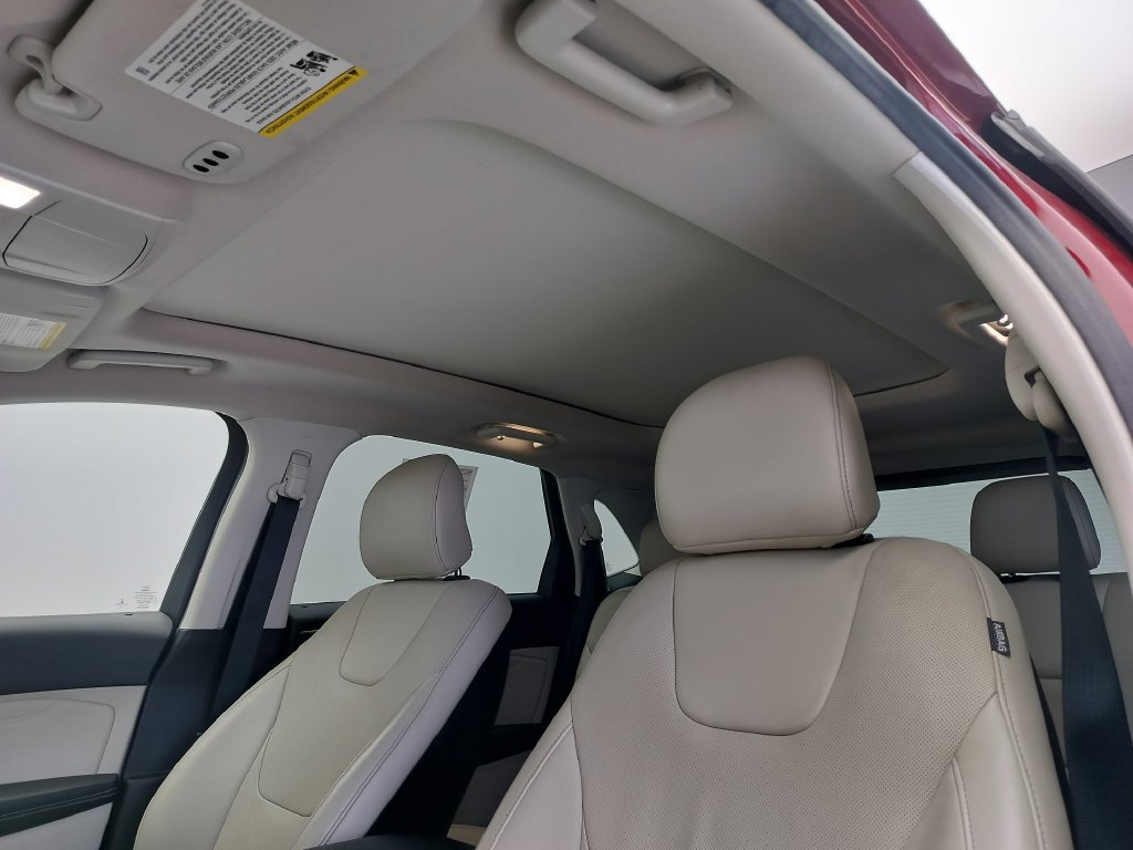 Used 2018 Ford Edge Titanium w/ Equipment Group 301A FWD image 10