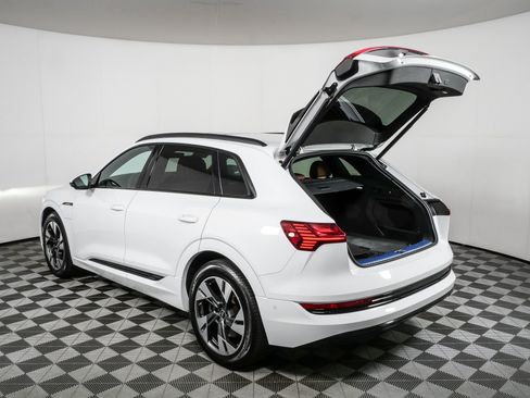 Used 2023 Audi e-tron Premium w/ Convenience Plus Package AWD/4WD image 34