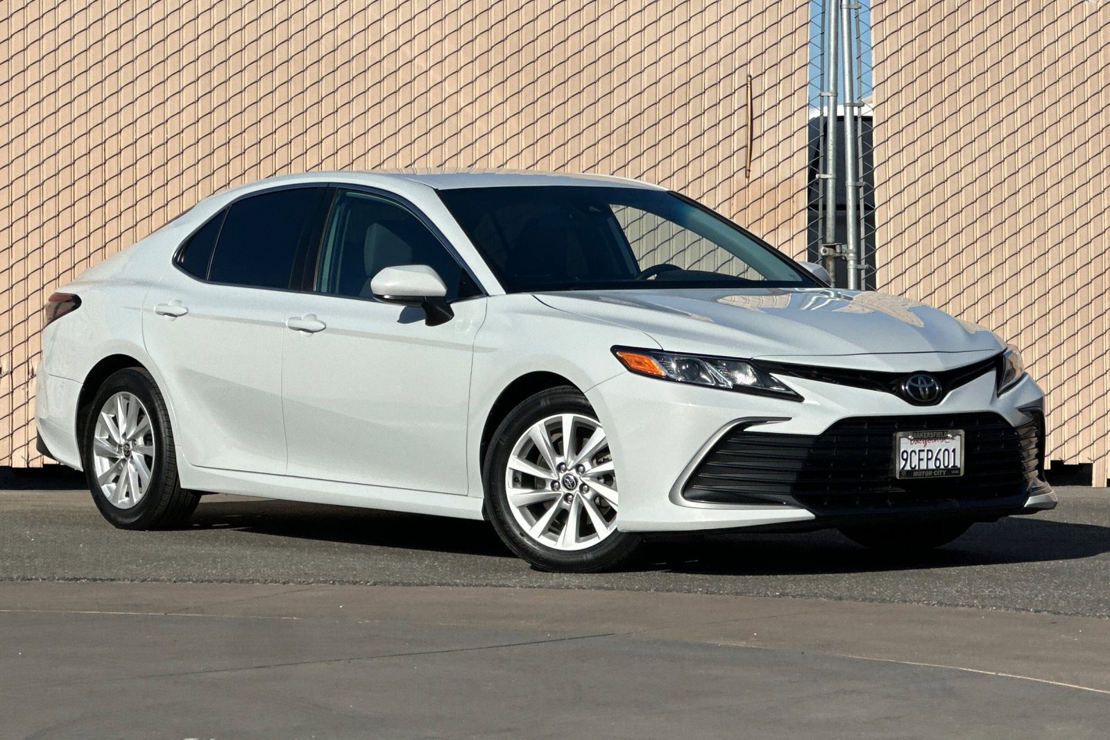 Used 2022 Toyota Camry LE FWD image 2