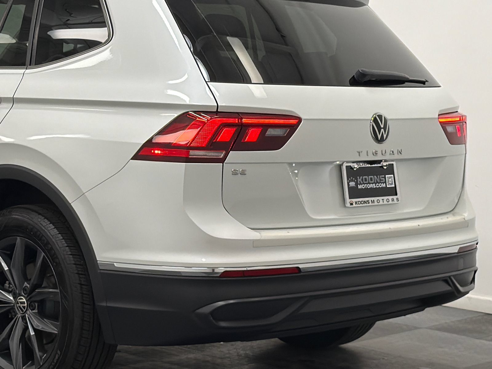 Used 2023 Volkswagen Tiguan SE FWD image 7