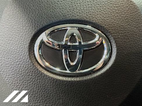 Used 2021 Toyota Corolla LE FWD image 32