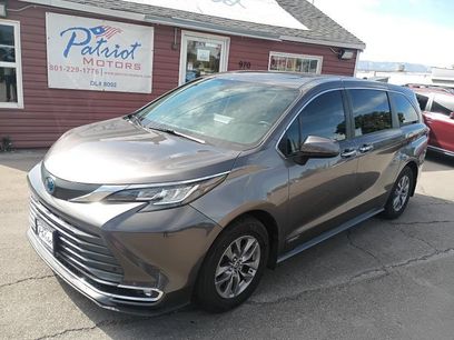 Used 2021 Toyota Sienna XLE