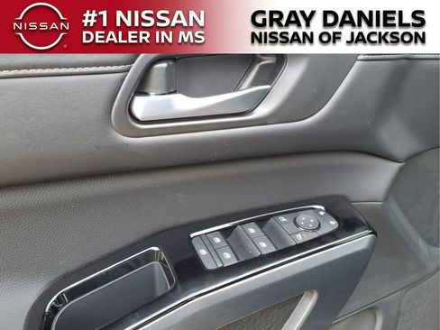 New 2026 Nissan Pathfinder SL FWD image 12