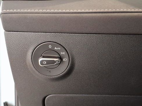 Used 2025 Volkswagen Taos SE image 11