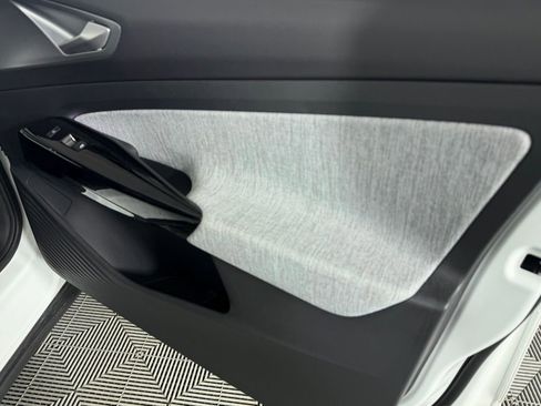 Used 2023 Volkswagen ID.4 Pro image 33