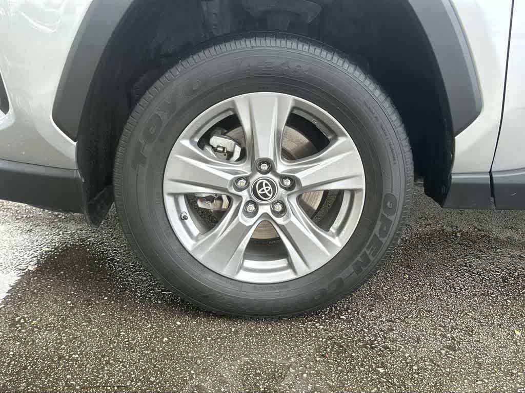 Used 2023 Toyota RAV4 LE AWD/4WD image 9
