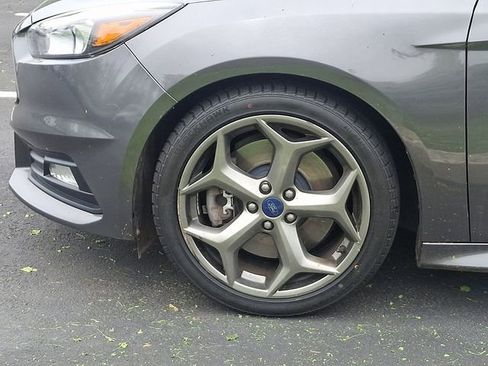 Used 2018 Ford Focus ST FWD image 5