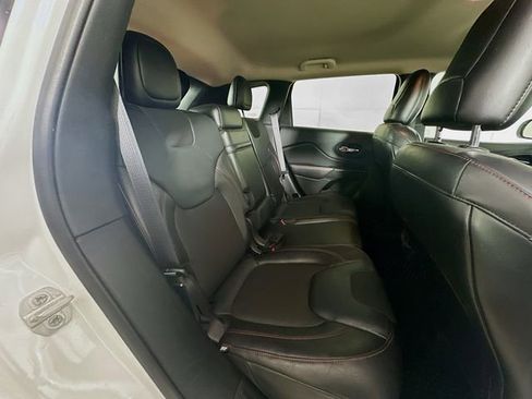 Used 2015 Jeep Cherokee Trailhawk w/ Comfort/Convenience Group AWD/4WD image 27