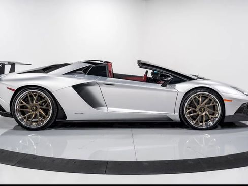 Used 2018 Lamborghini Aventador S image 3