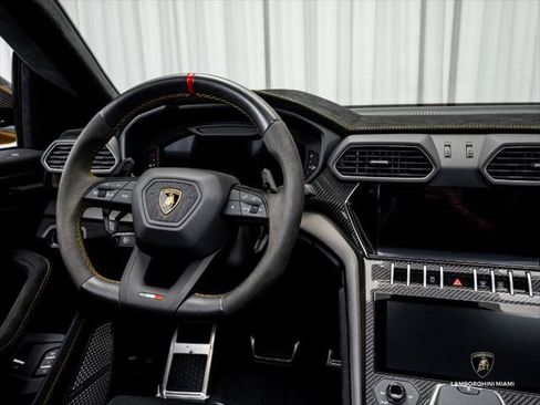 Used 2024 Lamborghini Urus Performante AWD/4WD image 40