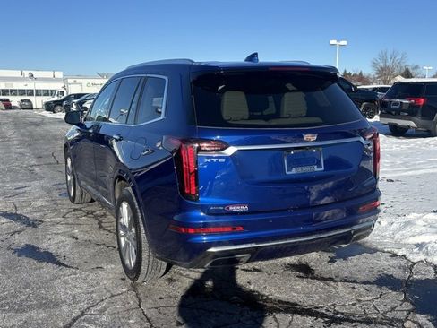 Used 2023 Cadillac XT6 Premium Luxury image 7