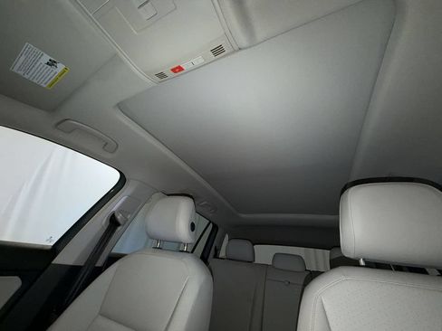 Used 2021 Volkswagen Tiguan SE AWD/4WD image 22