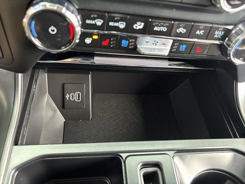 Used 2025 Ford F150 Lariat w/ Equipment Group 501A Mid image 37