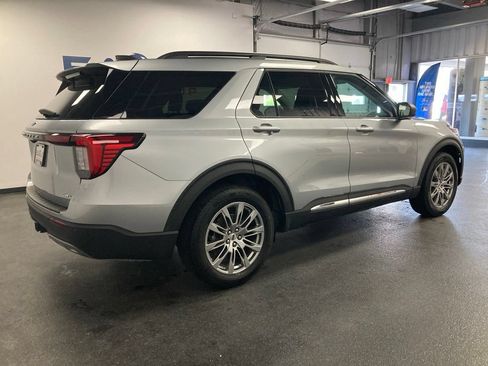 Used 2025 Ford Explorer Active w/ Active Comfort Package AWD/4WD image 12