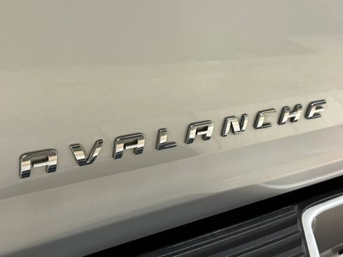 Used 2012 Chevrolet Avalanche LTZ image 13