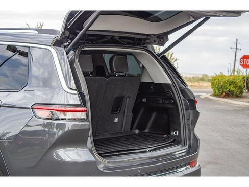 Used 2022 Jeep Grand Cherokee L Limited w/ Trailer Tow Group (B) AWD/4WD image 10