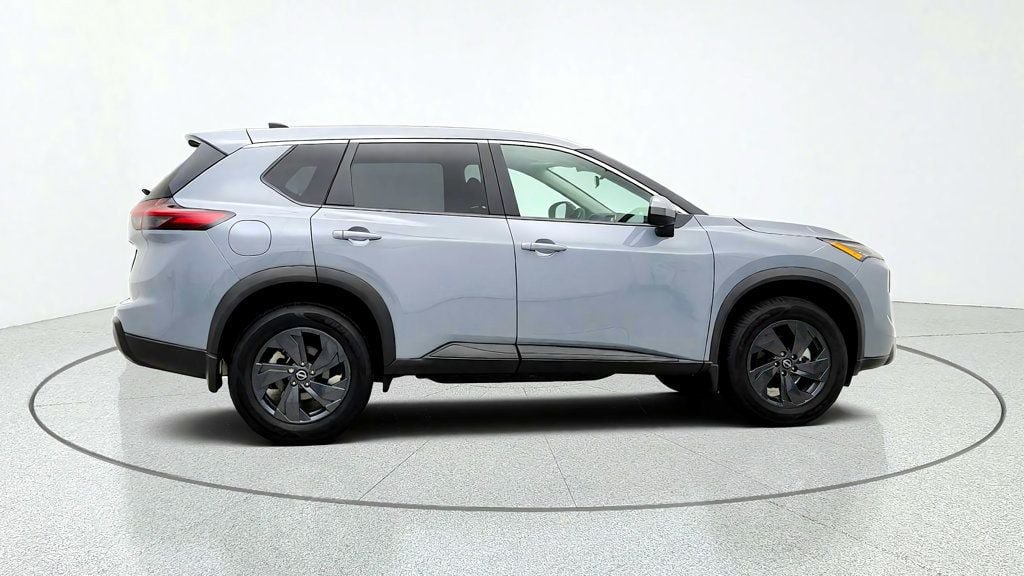 Used 2026 Nissan Rogue SV w/ Cold Weather Package AWD/4WD image 4