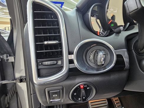 Used 2011 Porsche Cayenne S AWD/4WD image 34