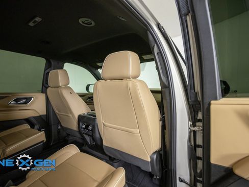 Used 2022 Chevrolet Suburban Premier AWD/4WD image 36