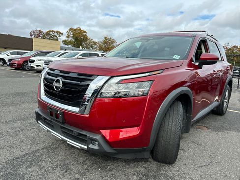 Used 2022 Nissan Pathfinder SL image 5