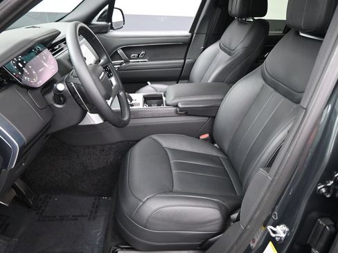 Used 2025 Land Rover Range Rover SE AWD/4WD image 5