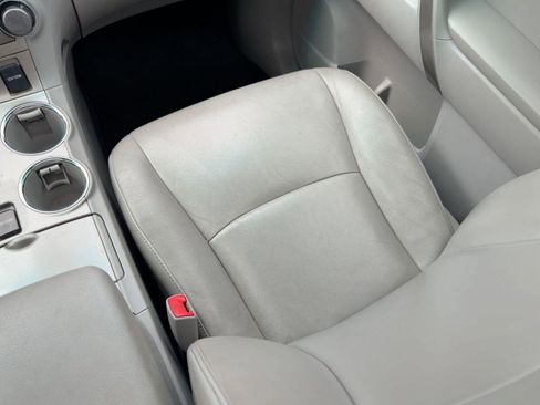 Used 2013 Toyota Highlander SE image 25