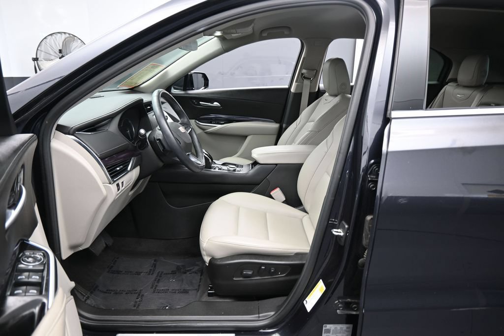 Used 2023 Cadillac XT4 Luxury FWD image 11
